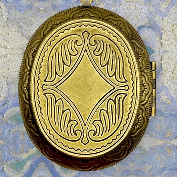 Vintage Locket Necklace Victorian Style Gold and Black - Picture 3 of 7